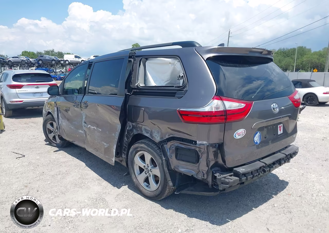 2018 Toyota Sienna Le 8 Passenger VIN:5TDKZ3DC9JS954586 - 3