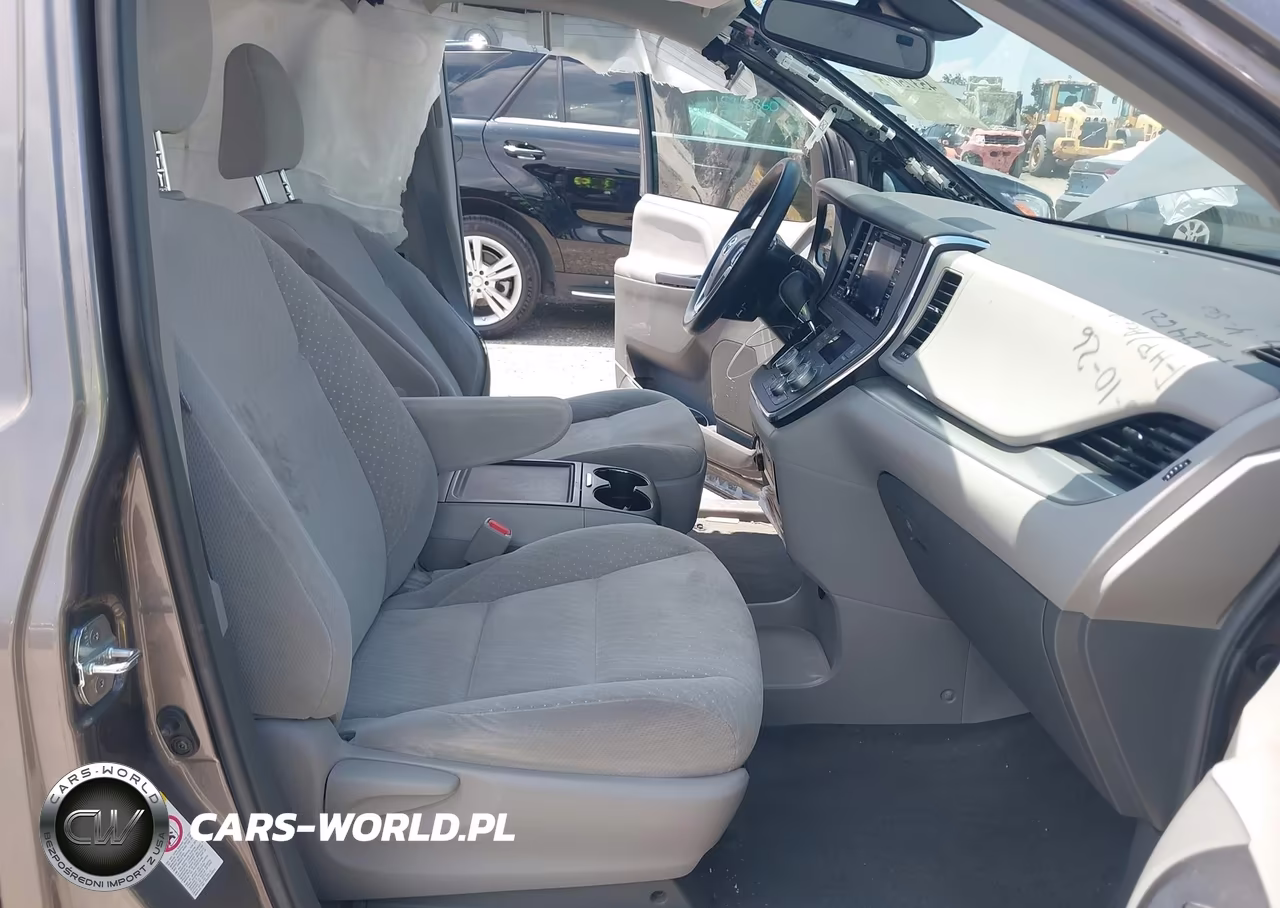 2018 Toyota Sienna Le 8 Passenger VIN:5TDKZ3DC9JS954586 - 5