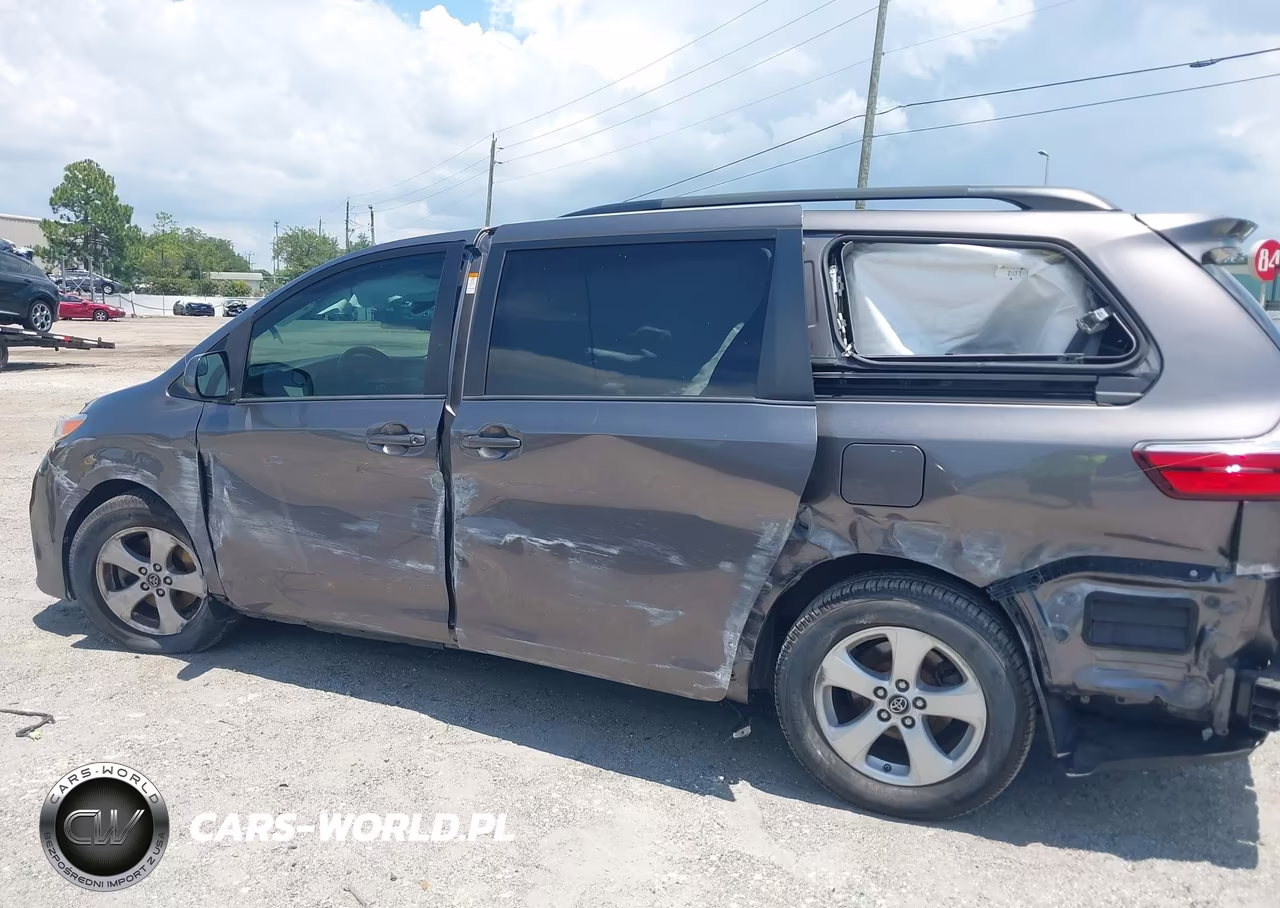 2018 Toyota Sienna Le 8 Passenger VIN:5TDKZ3DC9JS954586 - 6
