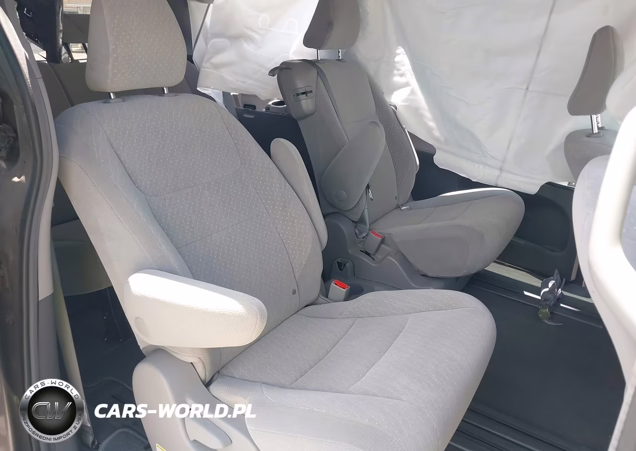 2018 Toyota Sienna Le 8 Passenger VIN:5TDKZ3DC9JS954586 - 8