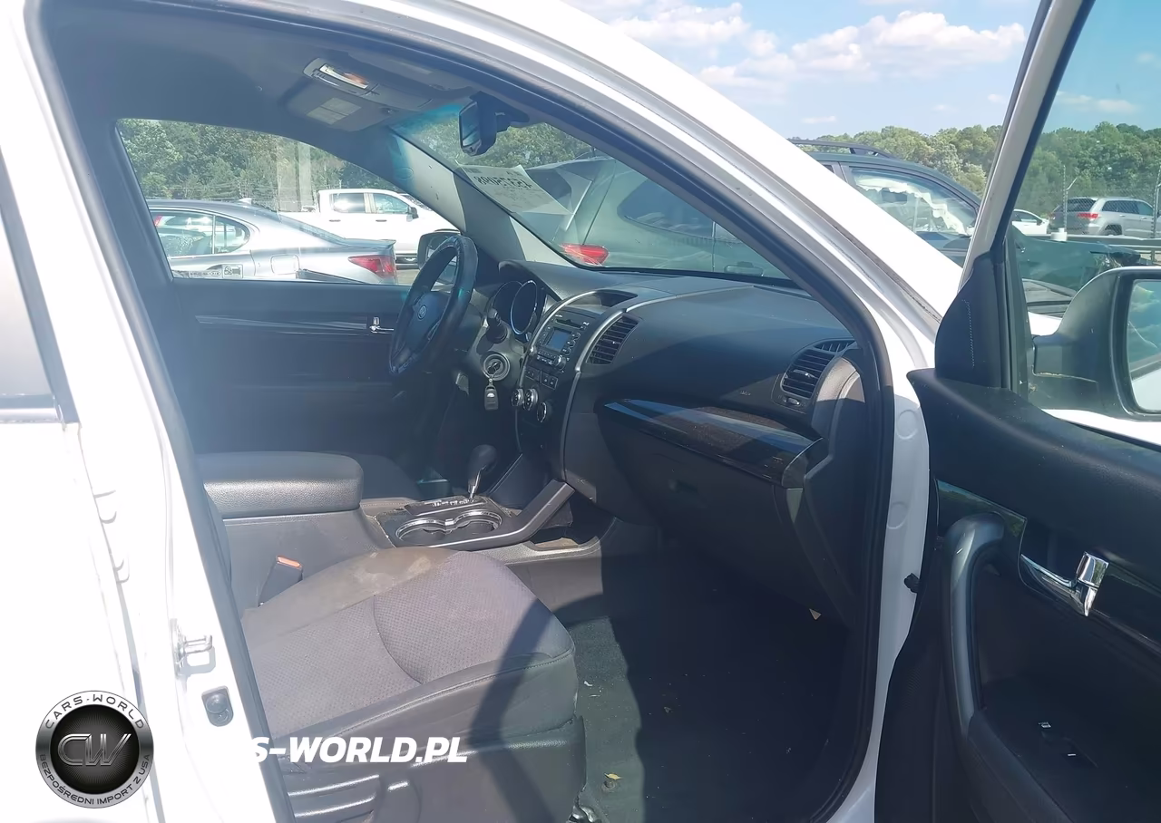 2011 Kia Sorento Lx VIN:5XYKT3A19BG127867 - 5
