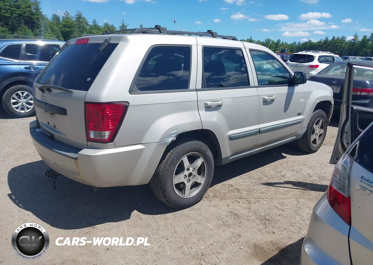 2007 Jeep Grand Cherokee Laredo VIN:1J8GR48K17C674001 - 4