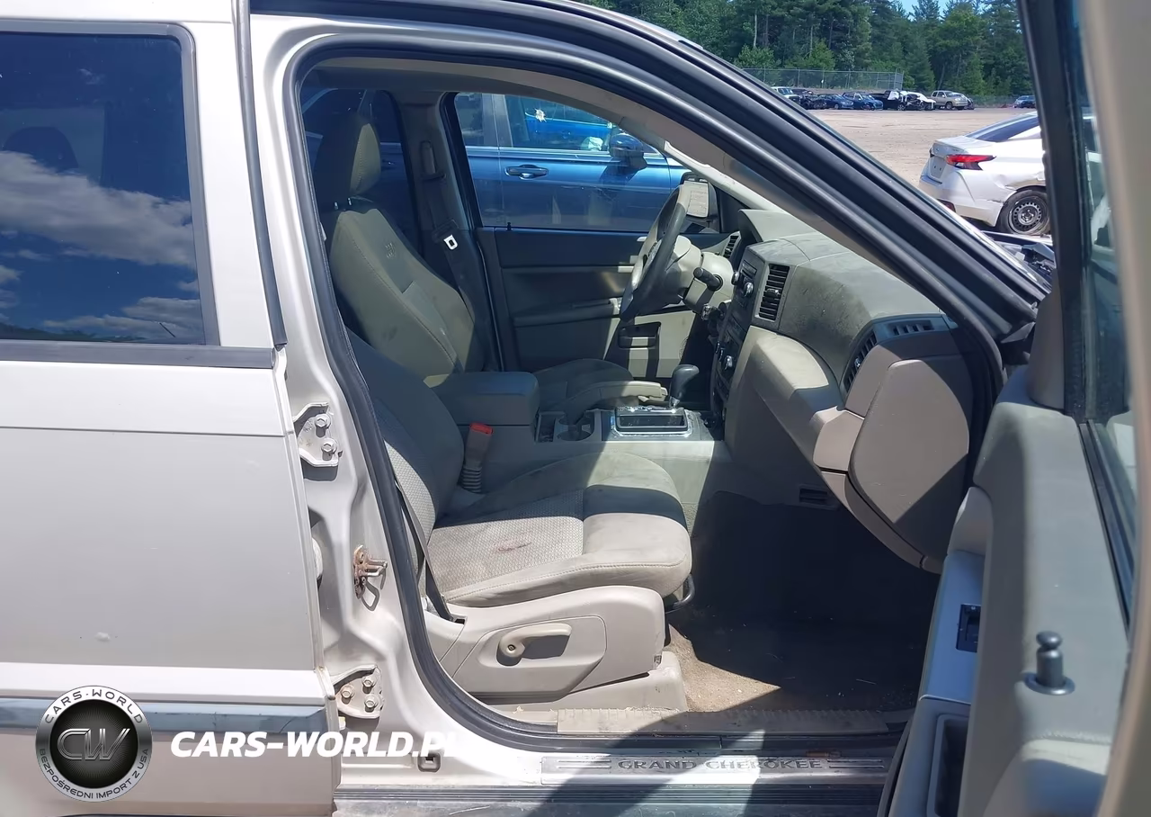 2007 Jeep Grand Cherokee Laredo VIN:1J8GR48K17C674001 - 5