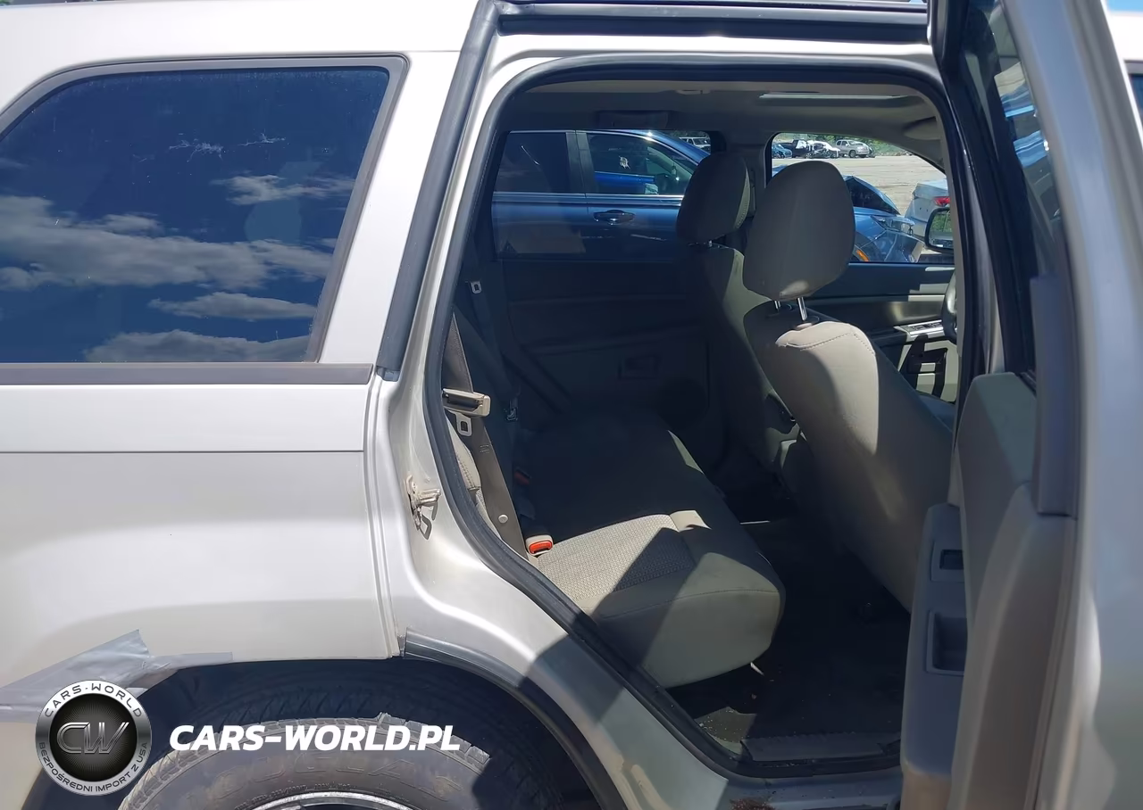 2007 Jeep Grand Cherokee Laredo VIN:1J8GR48K17C674001 - 8