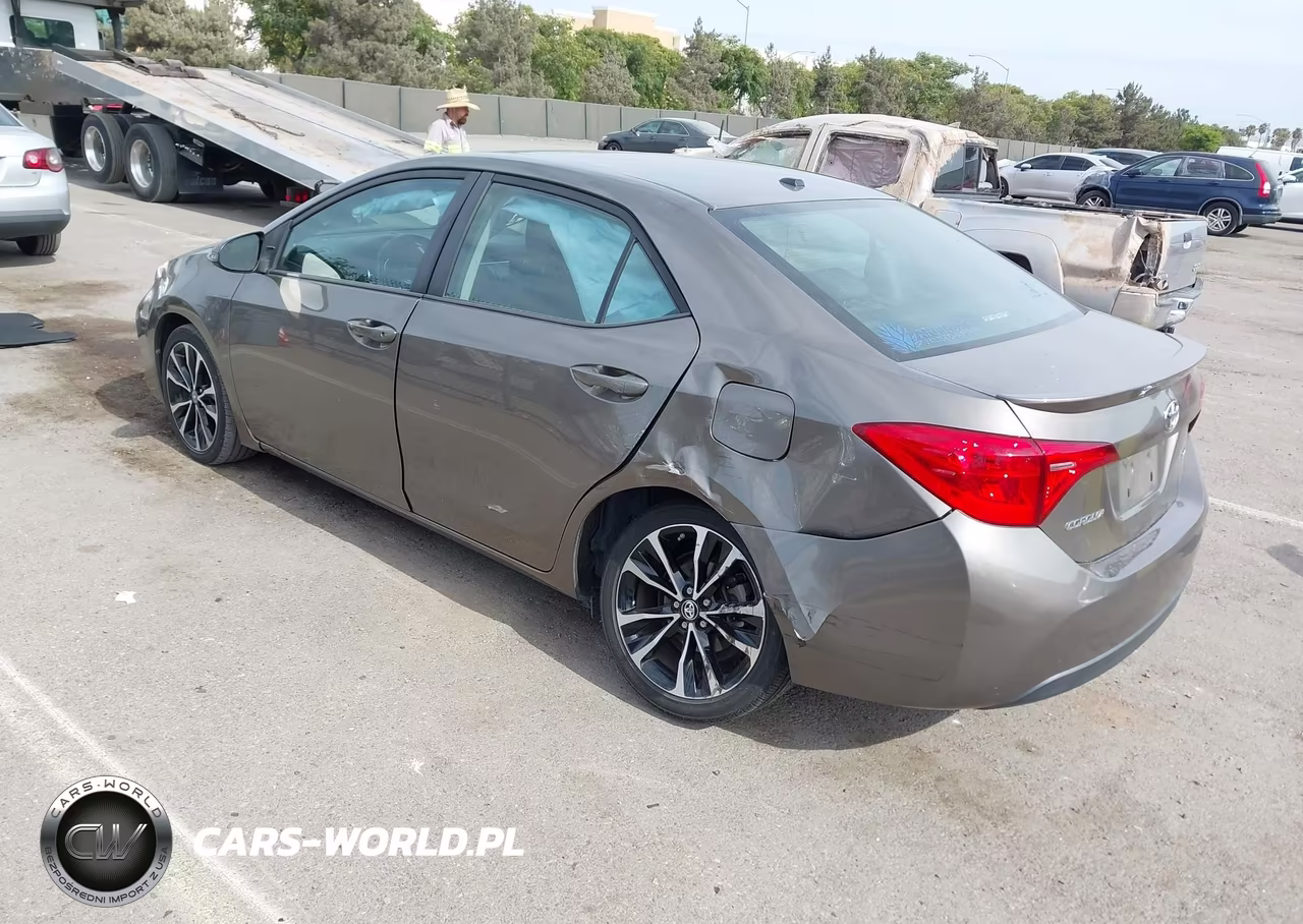 2017 Toyota Corolla Se VIN:2T1BURHE8HC835217 - 3