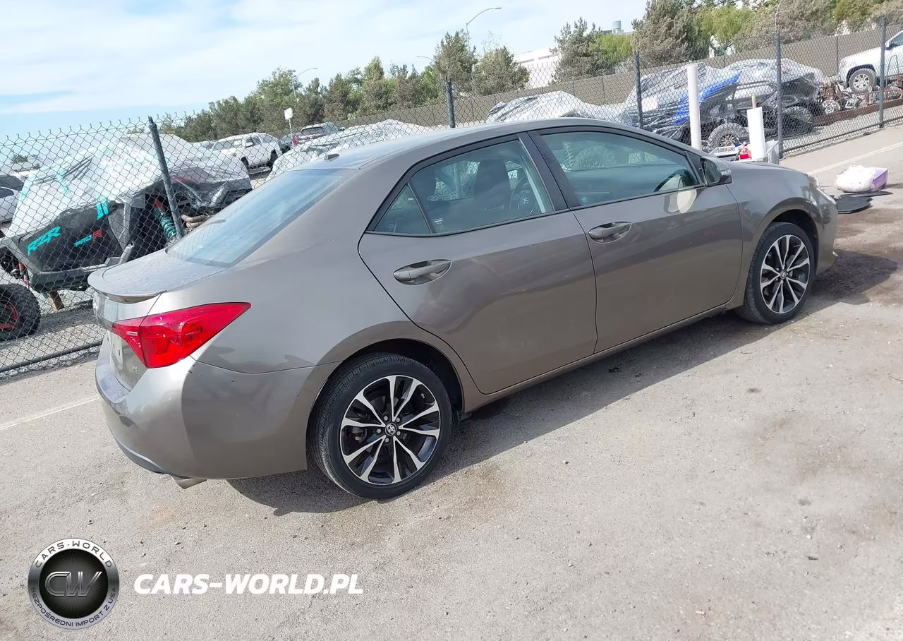 2017 Toyota Corolla Se VIN:2T1BURHE8HC835217 - 4