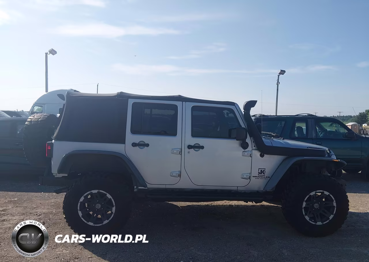 2007 Jeep Wrangler Unlimited X VIN:1J4GA39157L151931 - 13