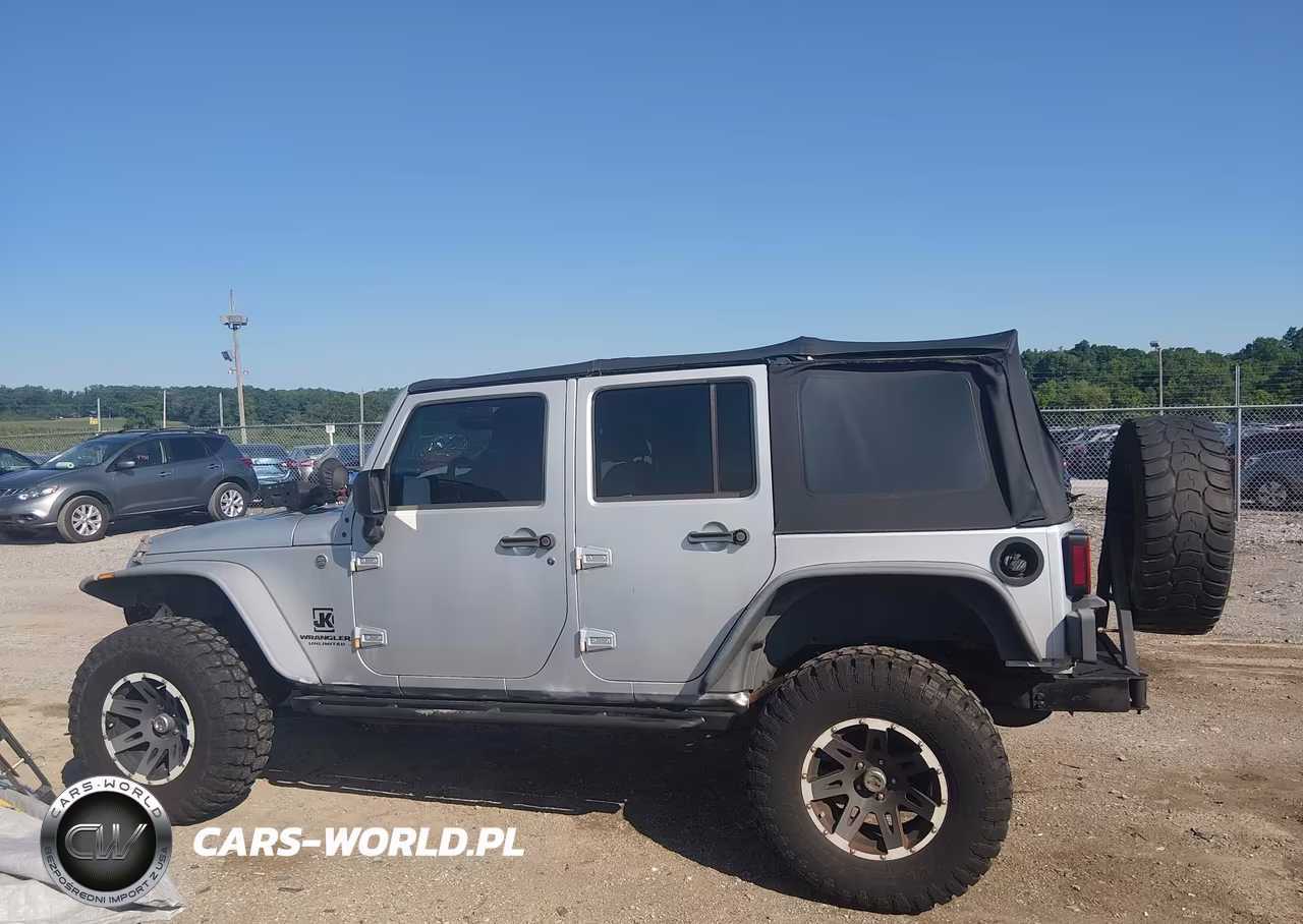 2007 Jeep Wrangler Unlimited X VIN:1J4GA39157L151931 - 14