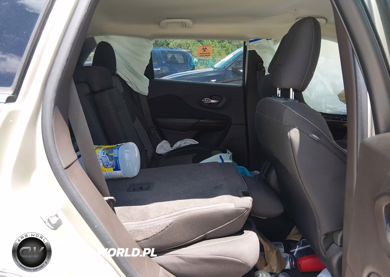 2014 Jeep Cherokee Latitude VIN:1C4PJLCS4EW297353 - 8