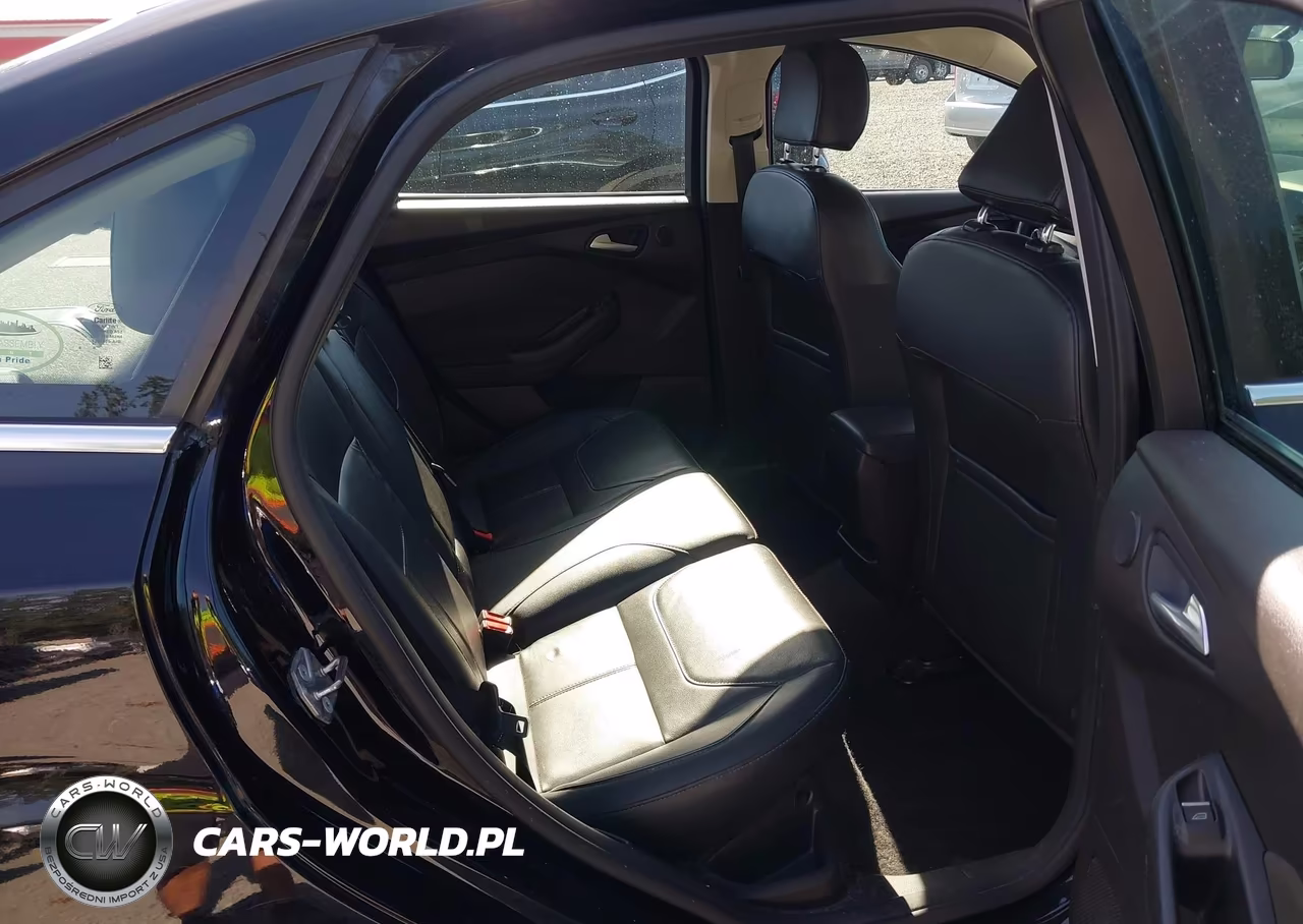 2017 Ford Focus Titanium VIN:1FADP3J2XHL272621 - 19