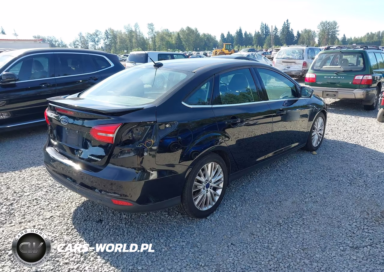 2017 Ford Focus Titanium VIN:1FADP3J2XHL272621 - 4