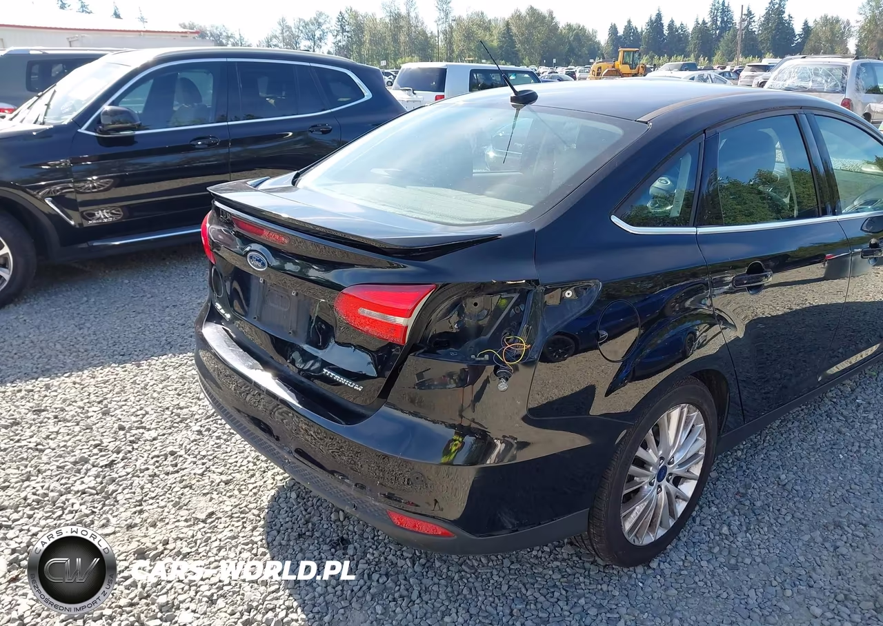 2017 Ford Focus Titanium VIN:1FADP3J2XHL272621 - 6