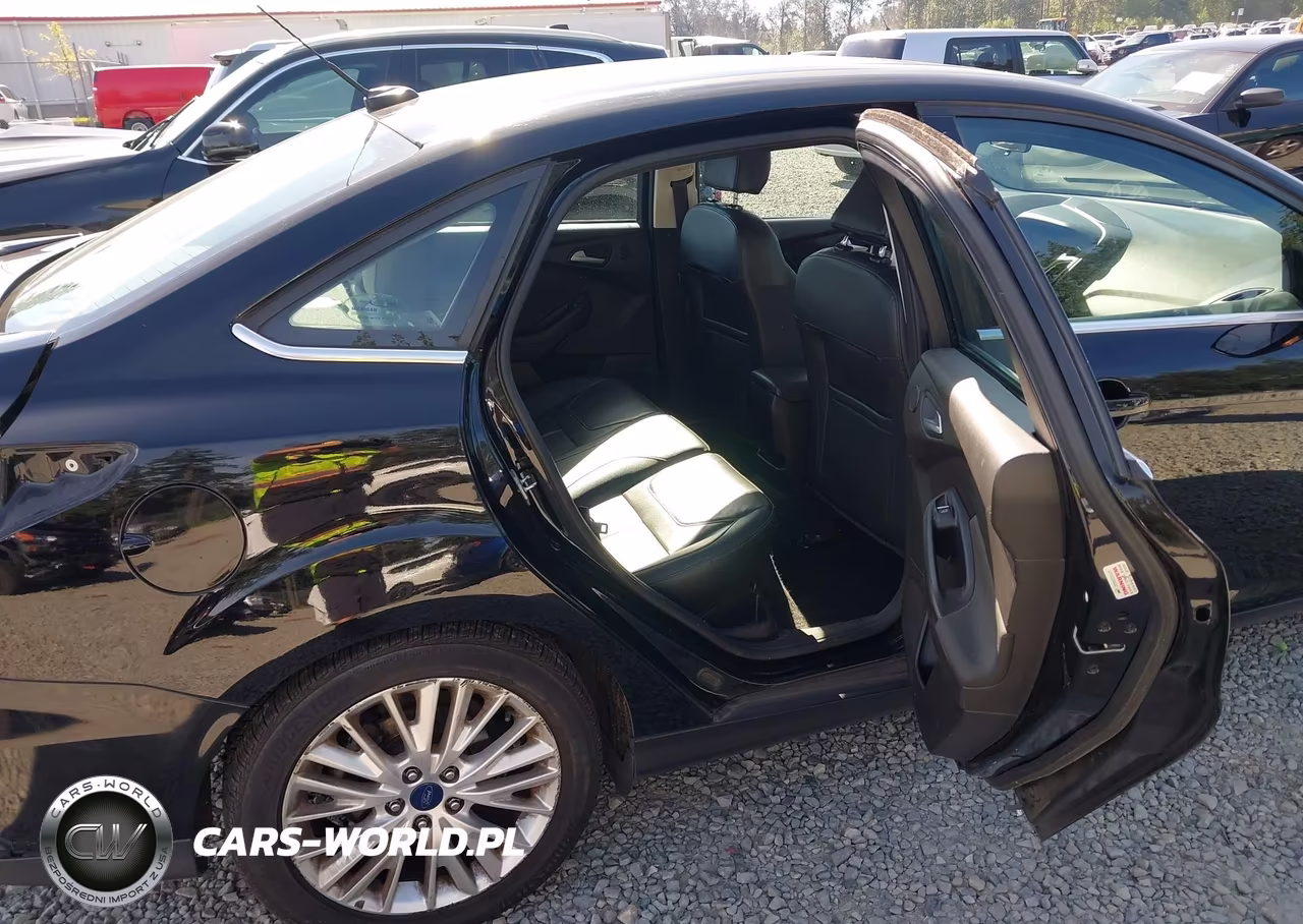 2017 Ford Focus Titanium VIN:1FADP3J2XHL272621 - 8
