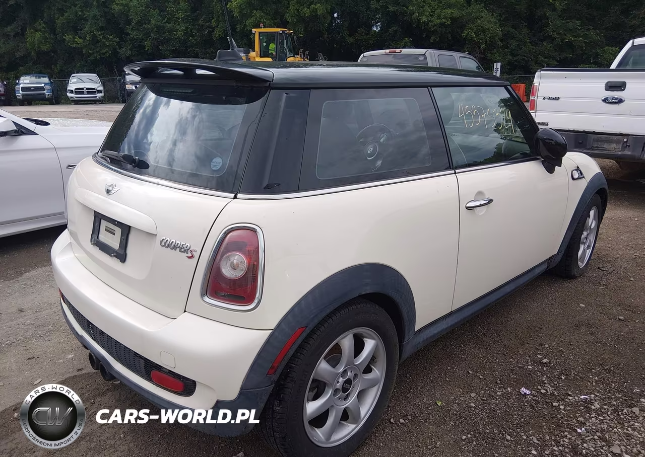 2008 Mini Cooper S VIN:WMWMF73518TV39220 - 4