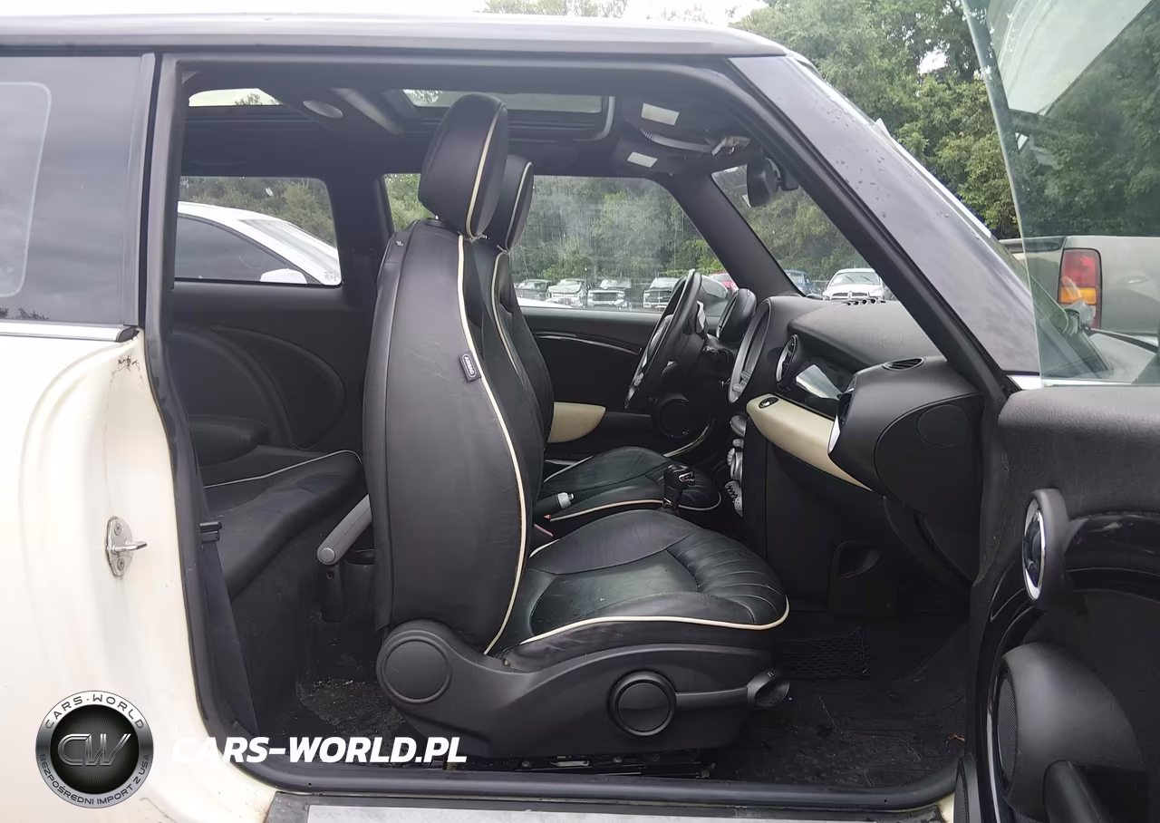 2008 Mini Cooper S VIN:WMWMF73518TV39220 - 5