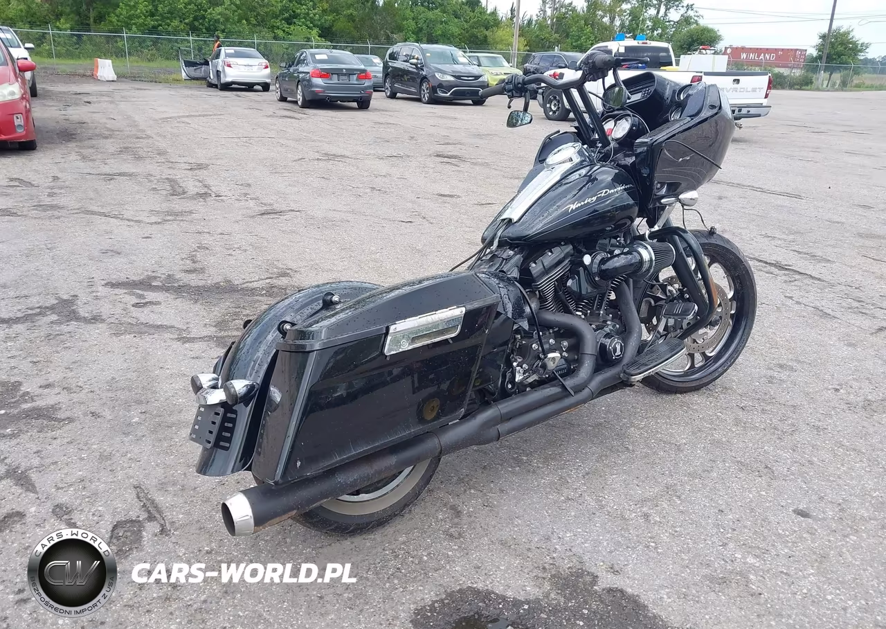 2012 Harley-Davidson Fltrx Road Glide Custom VIN:1HD1KHM10CB687536 - 4