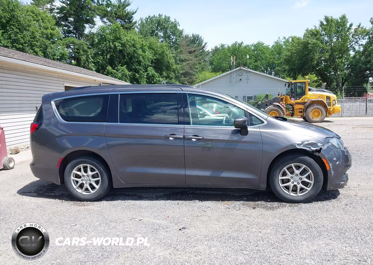 2020 Chrysler Voyager Lxi VIN:2C4RC1DG6LR182051 - 13