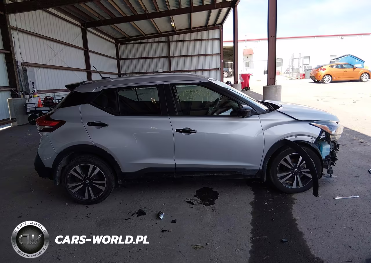 2018 Nissan Kicks Sr VIN:3N1CP5CU8JL510799 - 13