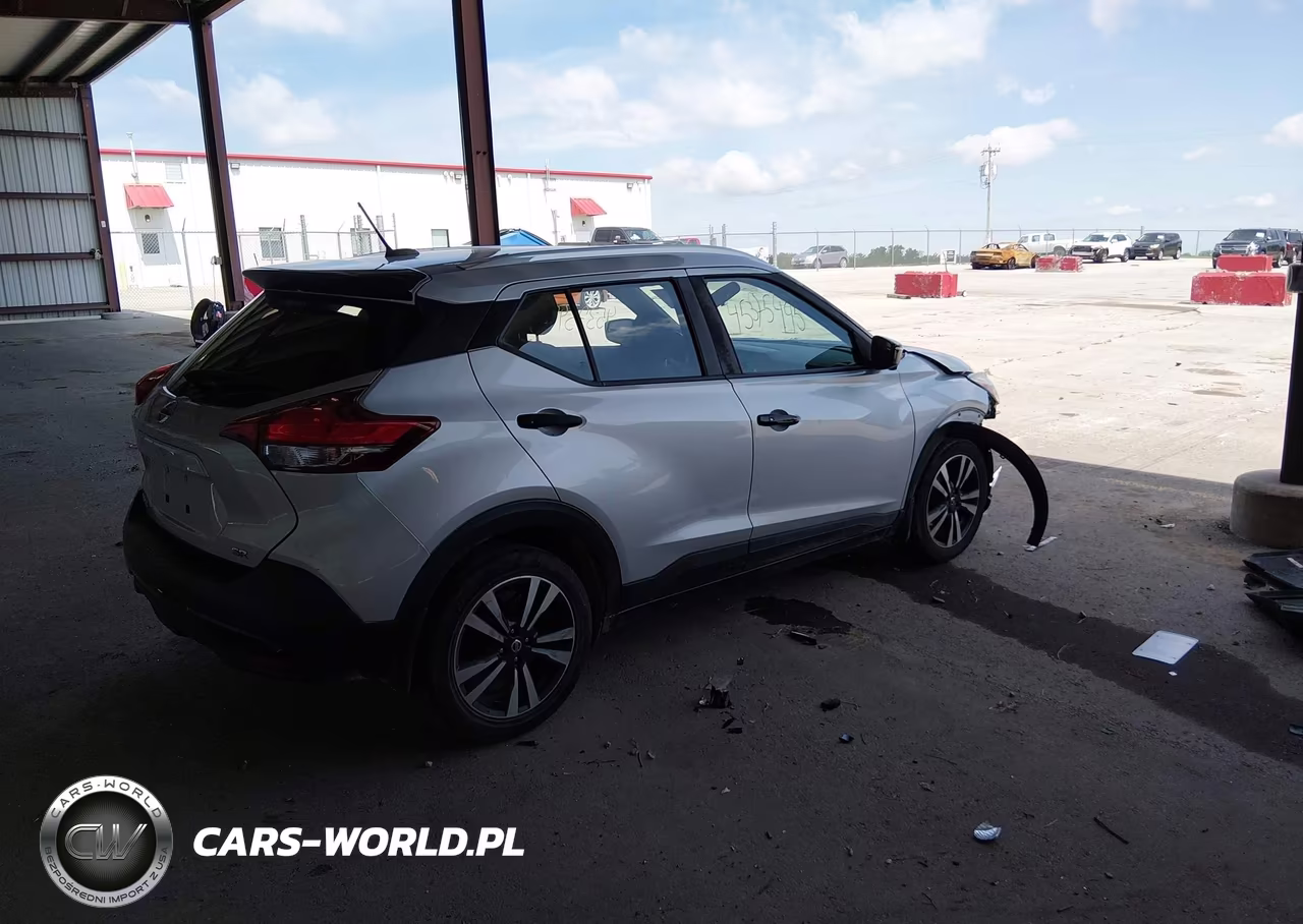 2018 Nissan Kicks Sr VIN:3N1CP5CU8JL510799 - 4