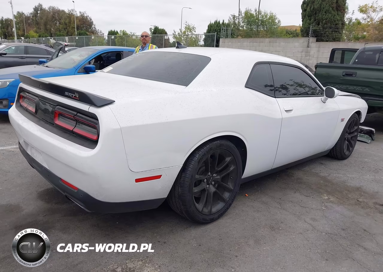 2018 Dodge Challenger 392 Hemi Scat Pack Shaker VIN:2C3CDZFJ4JH111447 - 4