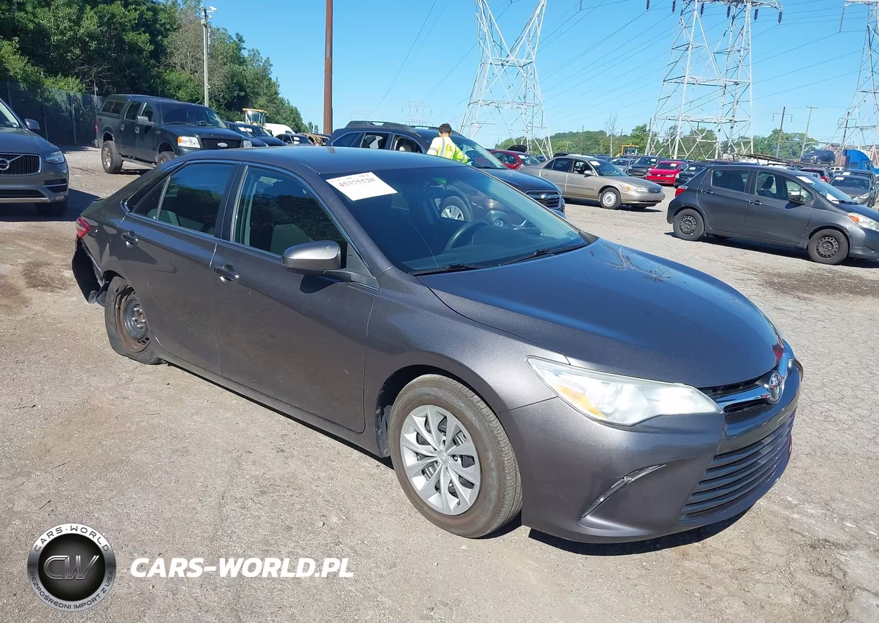 2017 Toyota Camry Le – zdjęcie 1 z 17