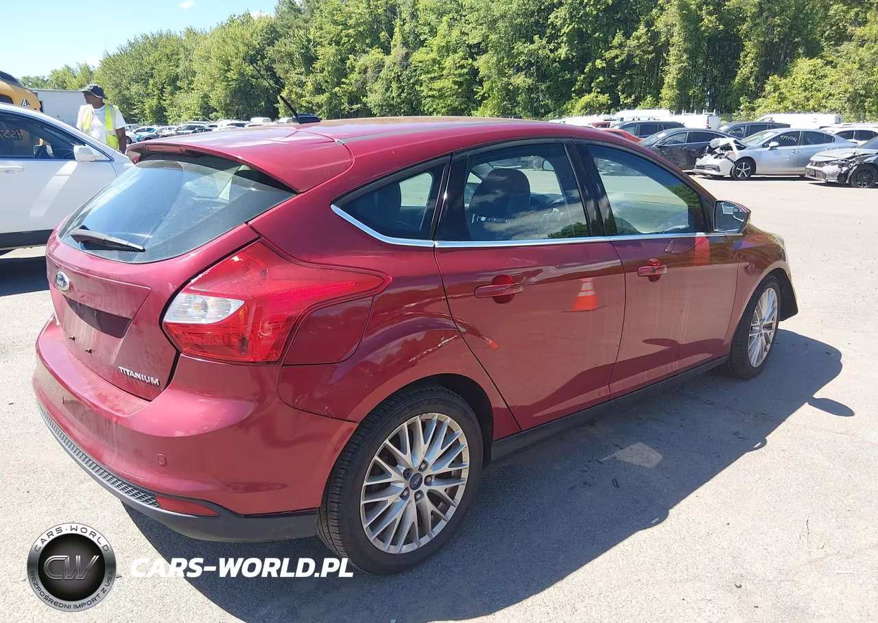 2014 Ford Focus Titanium VIN:1FADP3N26EL316183 - 4