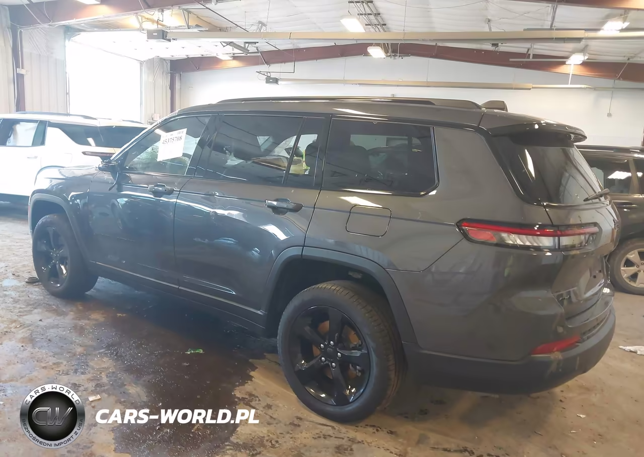 2025 Jeep Grand Cherokee L Limited 4X4 VIN:1C4RJKBGXS8714149 - 3