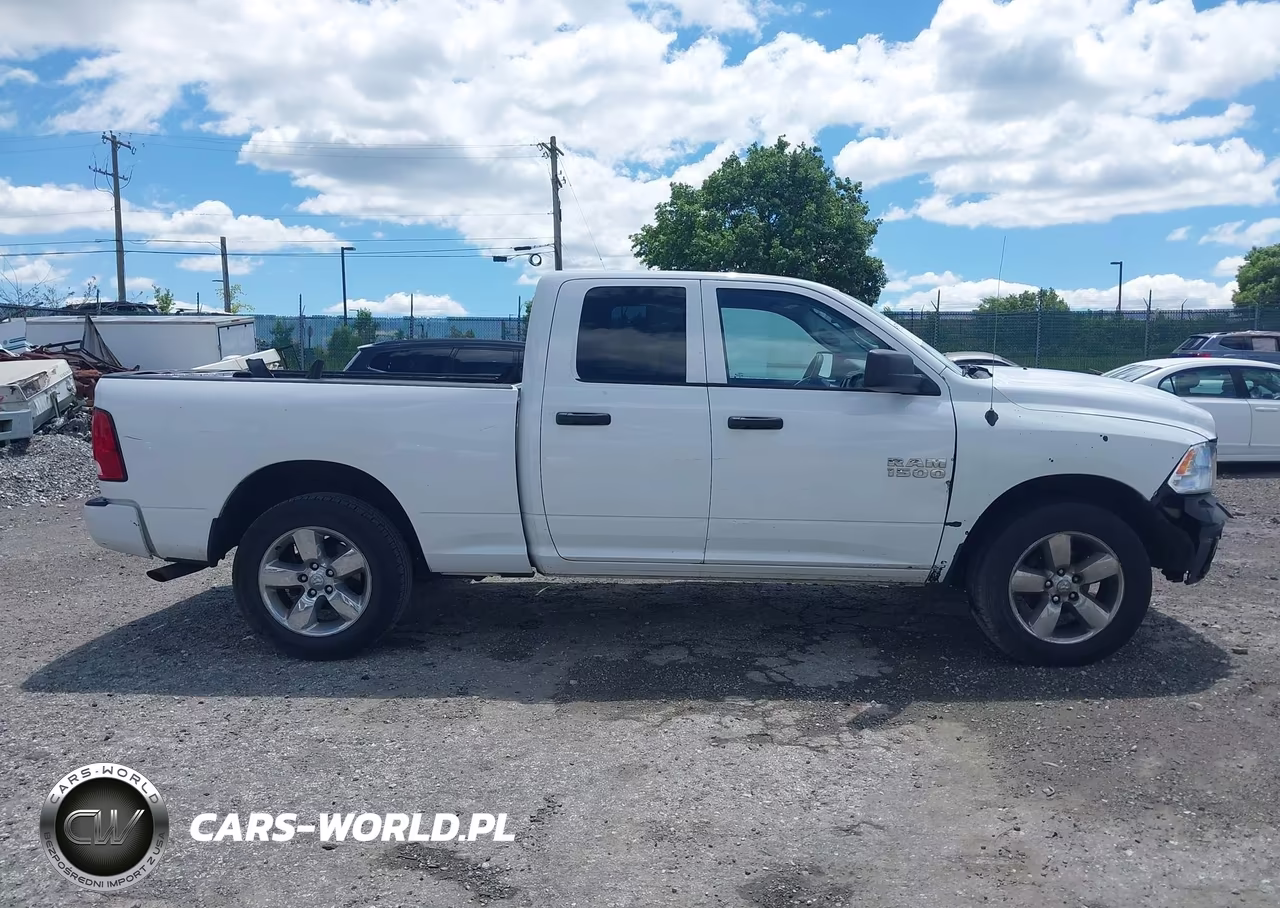 2018 Ram 1500 Express 4X4 6'4 Box VIN:1C6RR7FG3JS343540 - 13