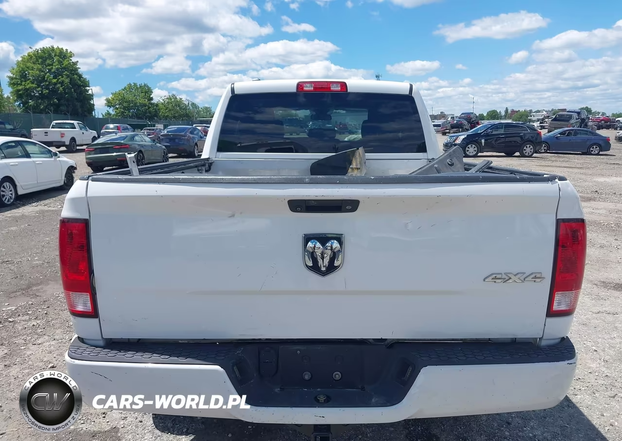 2018 Ram 1500 Express 4X4 6'4 Box VIN:1C6RR7FG3JS343540 - 16