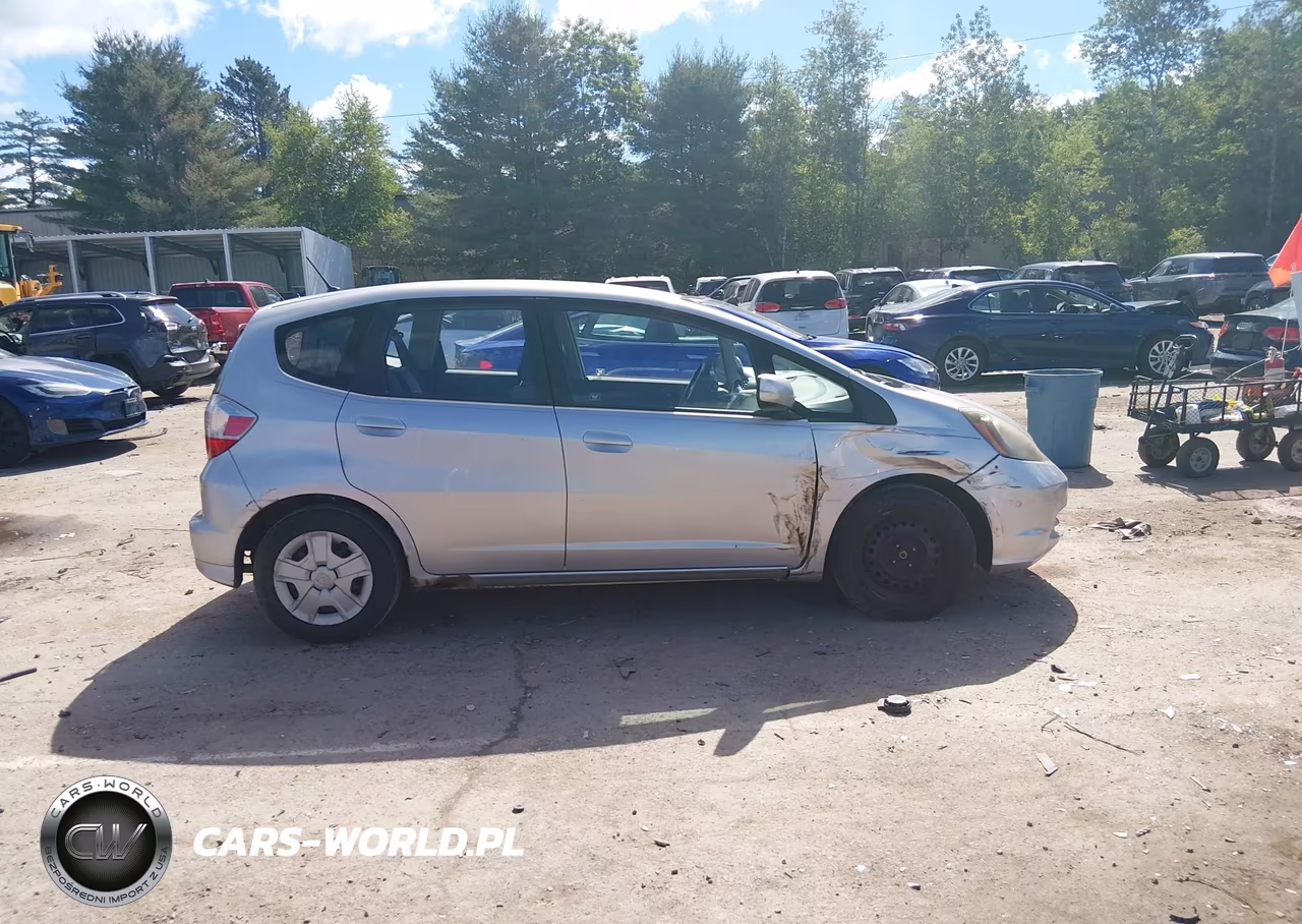 2012 Honda Fit VIN:JHMGE8H39CS003208 - 13