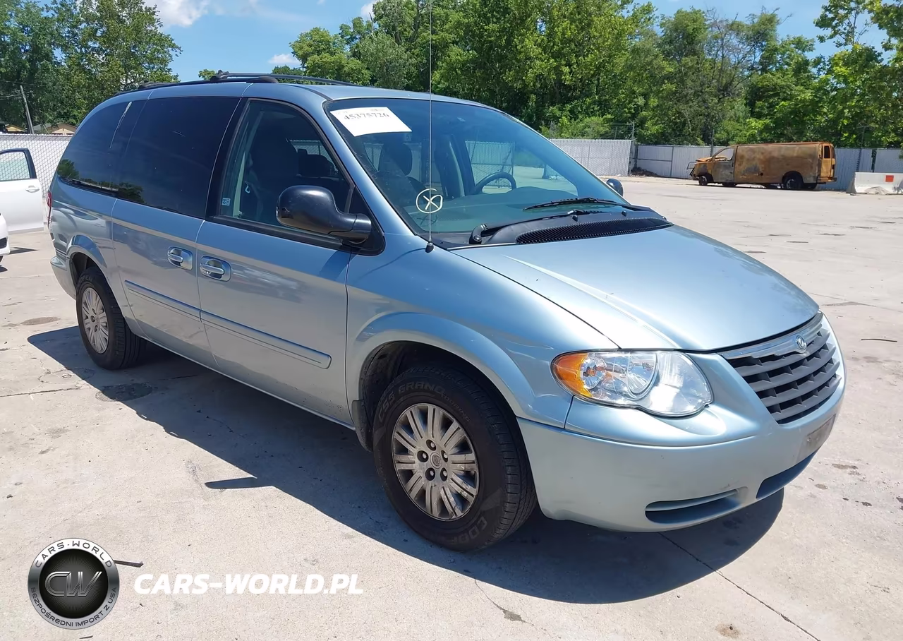 2005 Chrysler Town & Country Lx