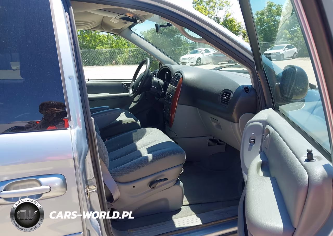 2005 Chrysler Town & Country Lx VIN:2C4GP44R75R255056 - 5