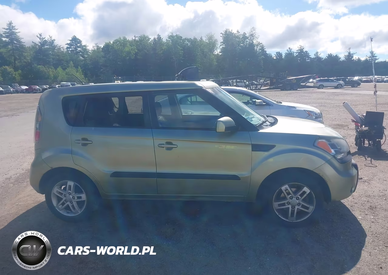 2011 Kia Soul + VIN:KNDJT2A20B7197818 - 14