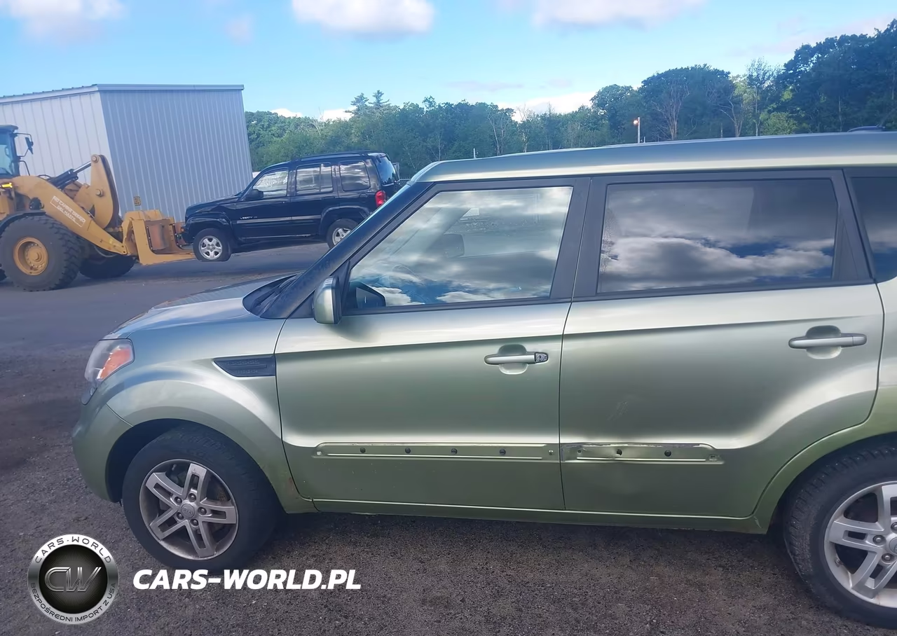 2011 Kia Soul + VIN:KNDJT2A20B7197818 - 18