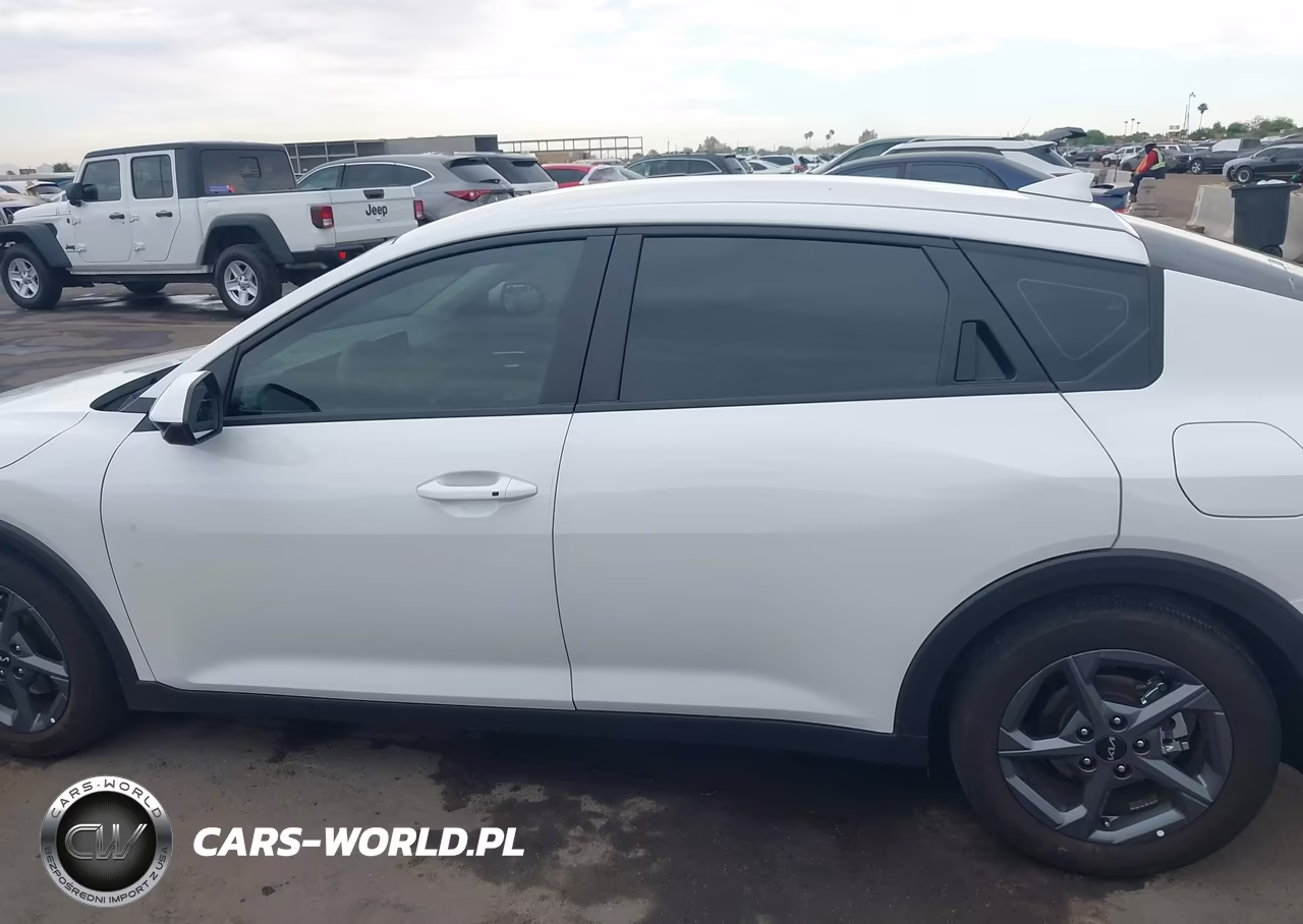 2025 Kia K4 Lxs VIN:3KPFT4DE6SE144967 - 14