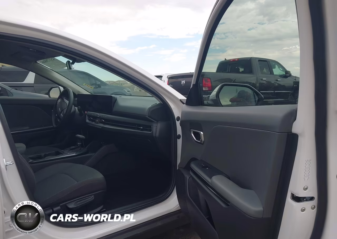 2025 Kia K4 Lxs VIN:3KPFT4DE6SE144967 - 5