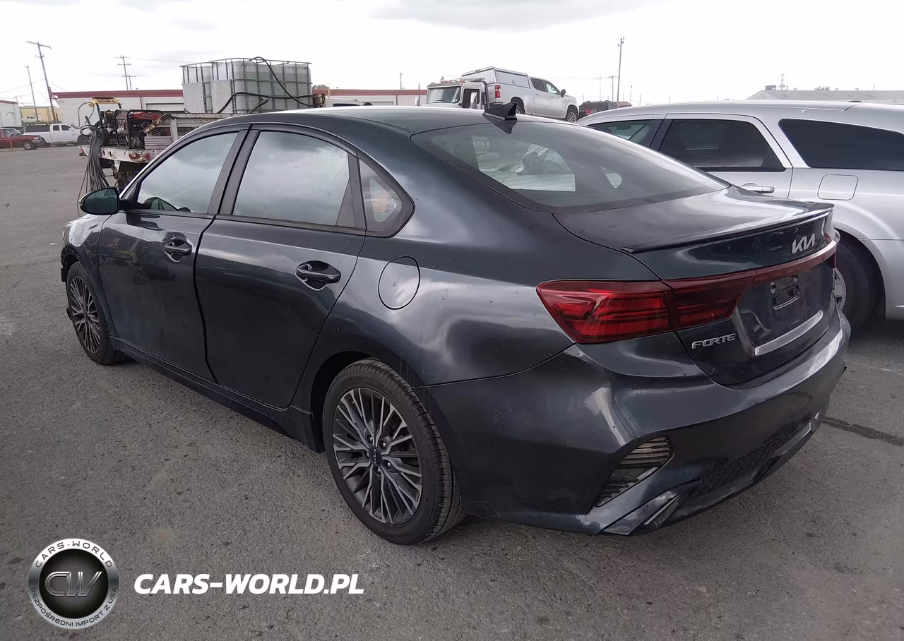 2023 Kia Forte Gt Line VIN:3KPF54AD0PE553978 - 3