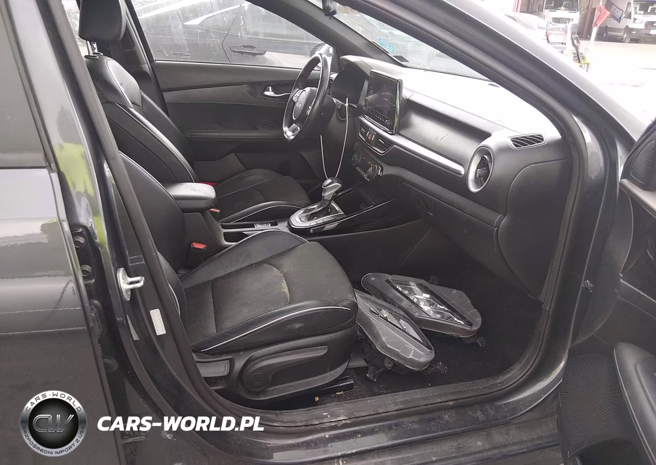 2023 Kia Forte Gt Line VIN:3KPF54AD0PE553978 - 5