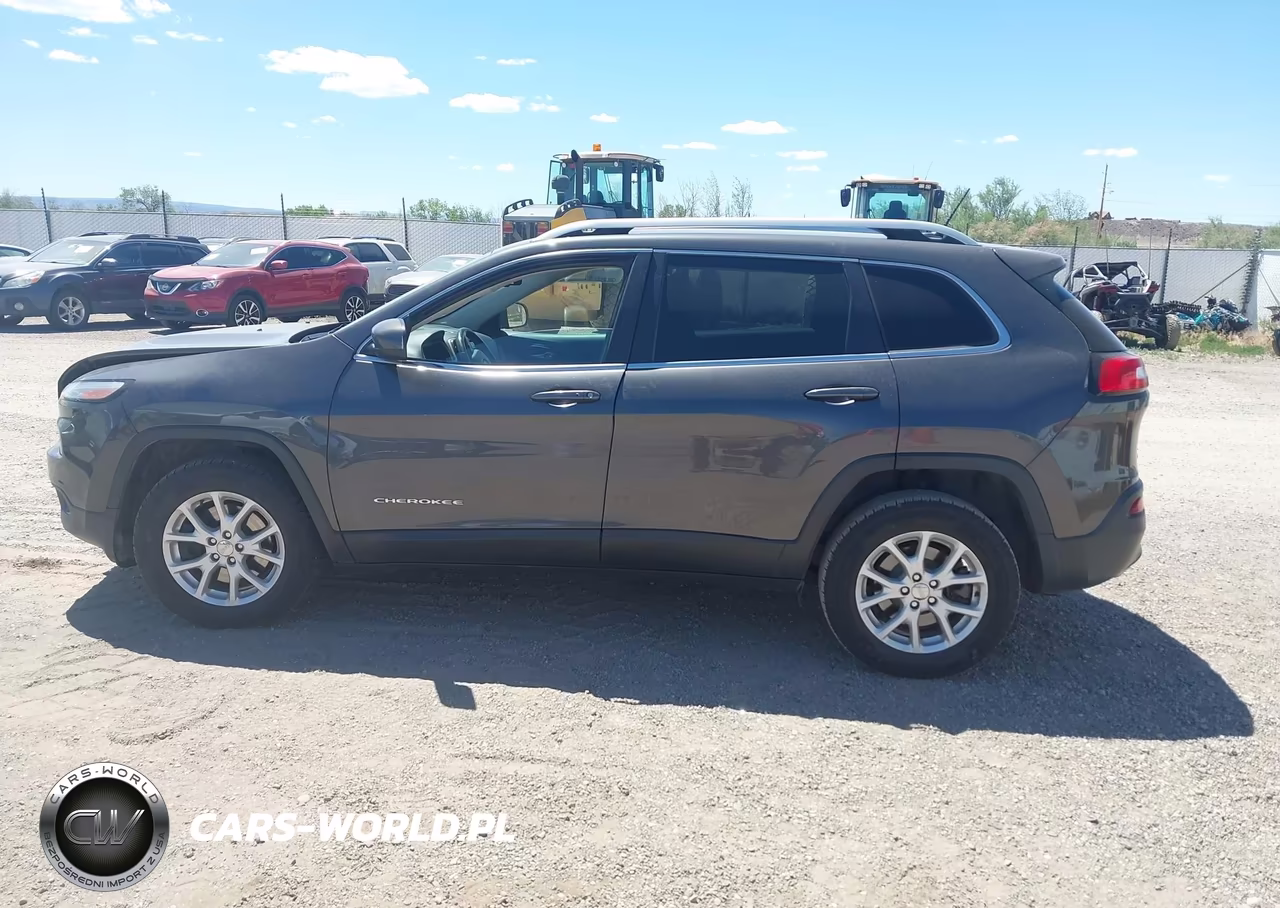 2015 Jeep Cherokee Latitude VIN:1C4PJMCS8FW668568 - 14