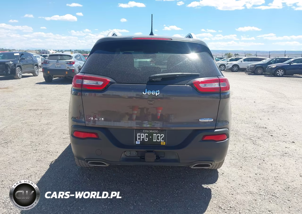 2015 Jeep Cherokee Latitude VIN:1C4PJMCS8FW668568 - 16