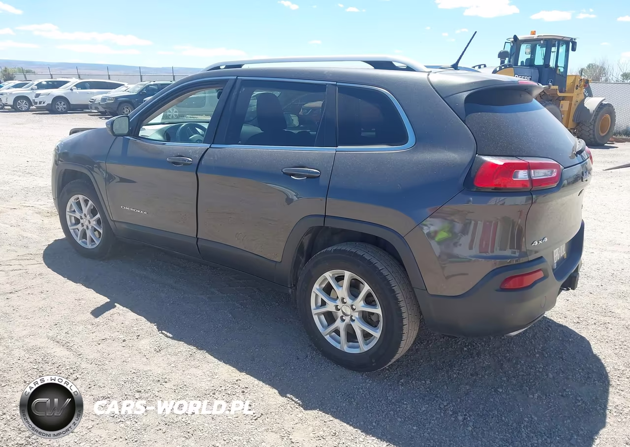 2015 Jeep Cherokee Latitude VIN:1C4PJMCS8FW668568 - 3