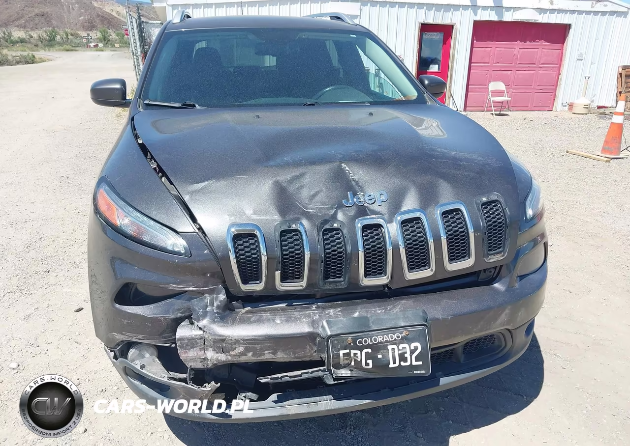 2015 Jeep Cherokee Latitude VIN:1C4PJMCS8FW668568 - 6