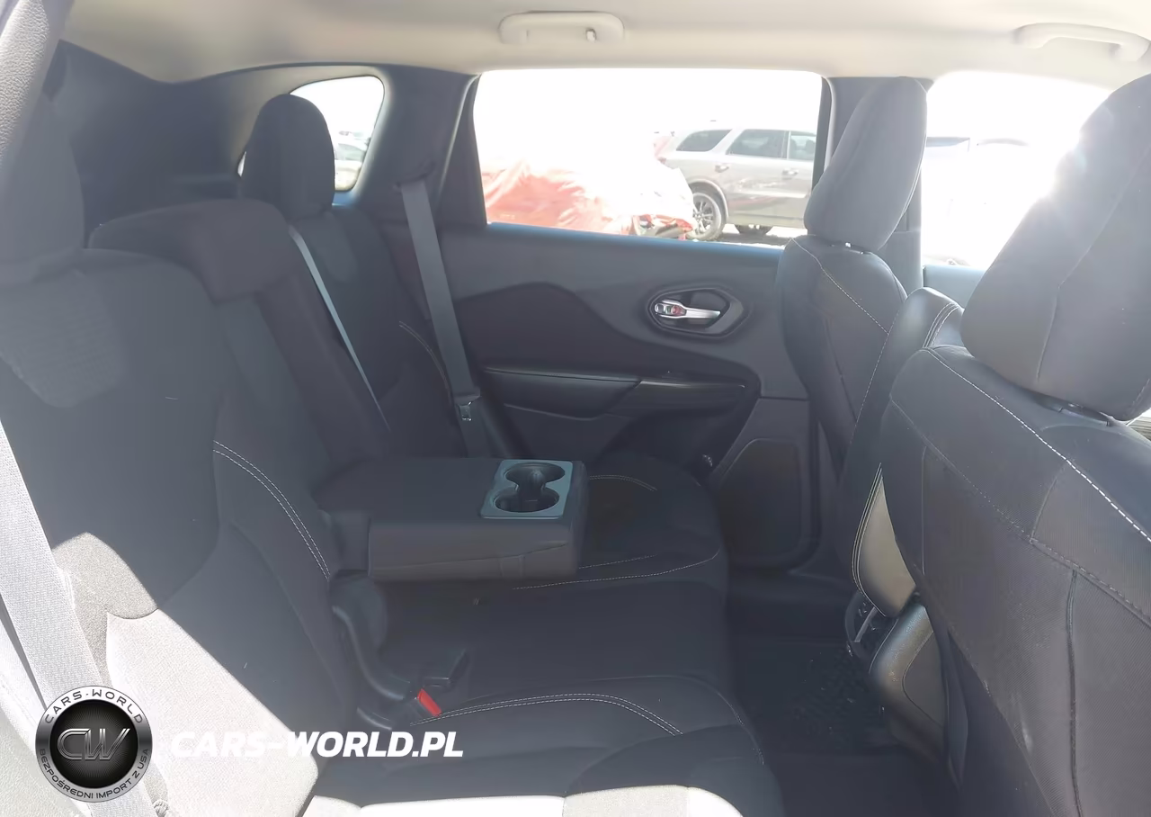 2015 Jeep Cherokee Latitude VIN:1C4PJMCS8FW668568 - 8
