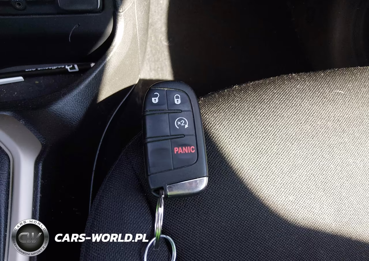 2017 Jeep Renegade Latitude 4X4 VIN:ZACCJBBB5HPG56642 - 11