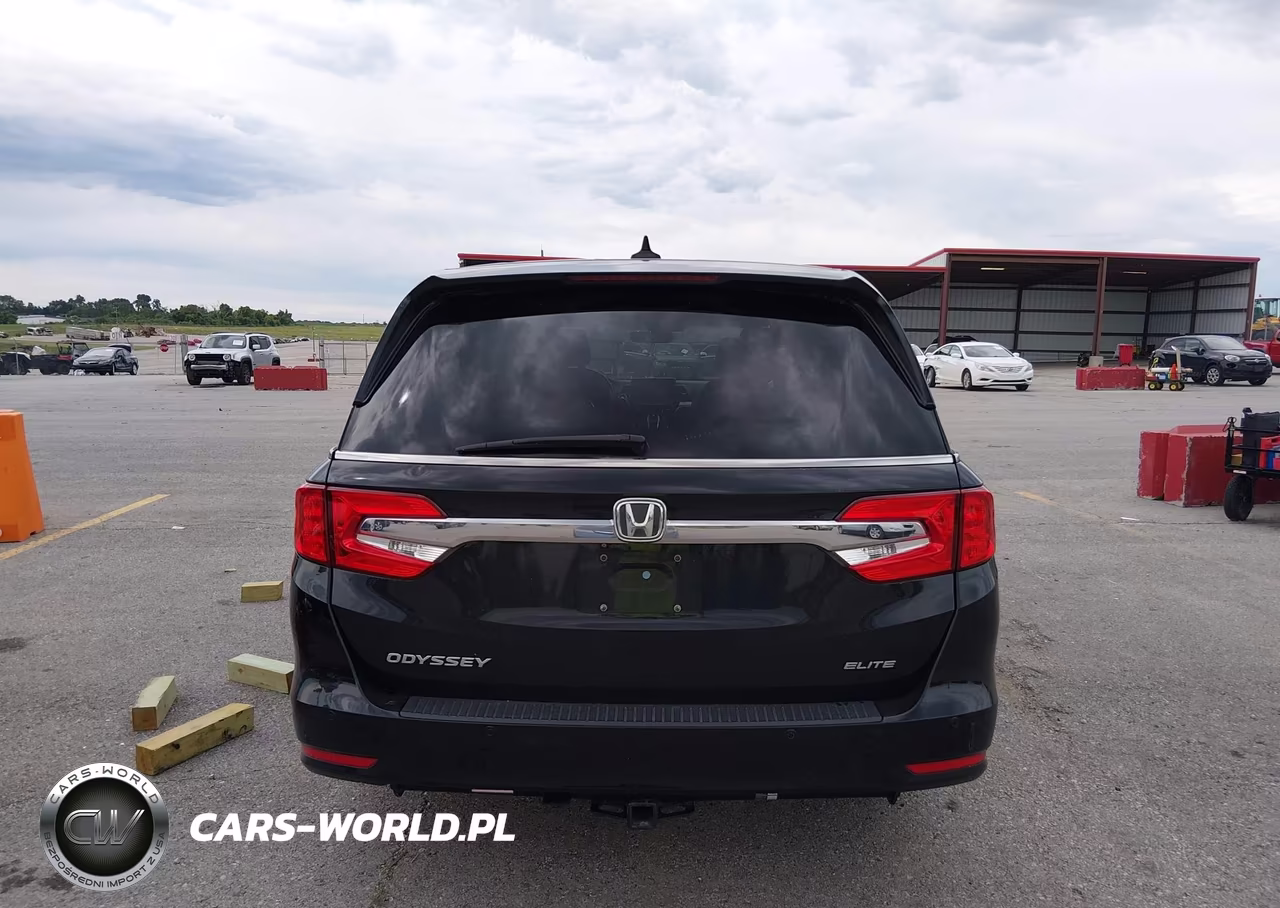 2018 Honda Odyssey Elite VIN:5FNRL6H97JB099746 - 16