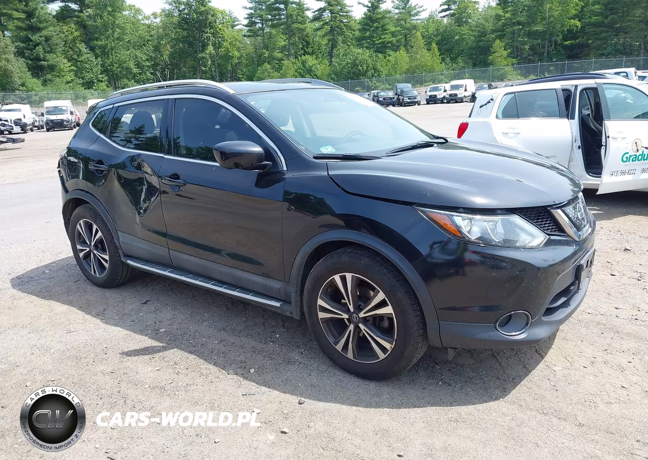 2017 Nissan Rogue Sport S – zdjęcie 1 z 18