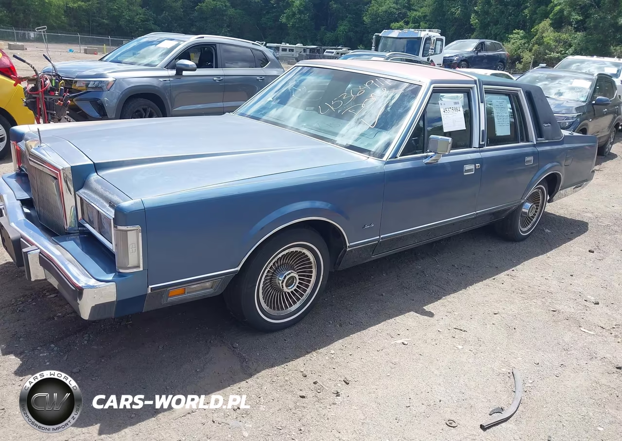 1988 Lincoln Town Car Signature VIN:1LNBM82F1JY725778 - 2