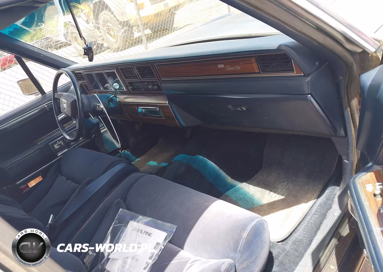 1988 Lincoln Town Car Signature VIN:1LNBM82F1JY725778 - 5