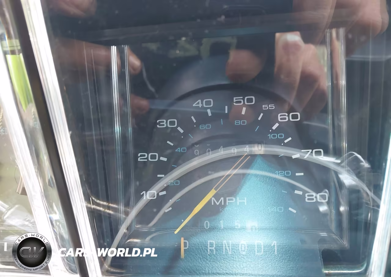 1988 Lincoln Town Car Signature VIN:1LNBM82F1JY725778 - 7