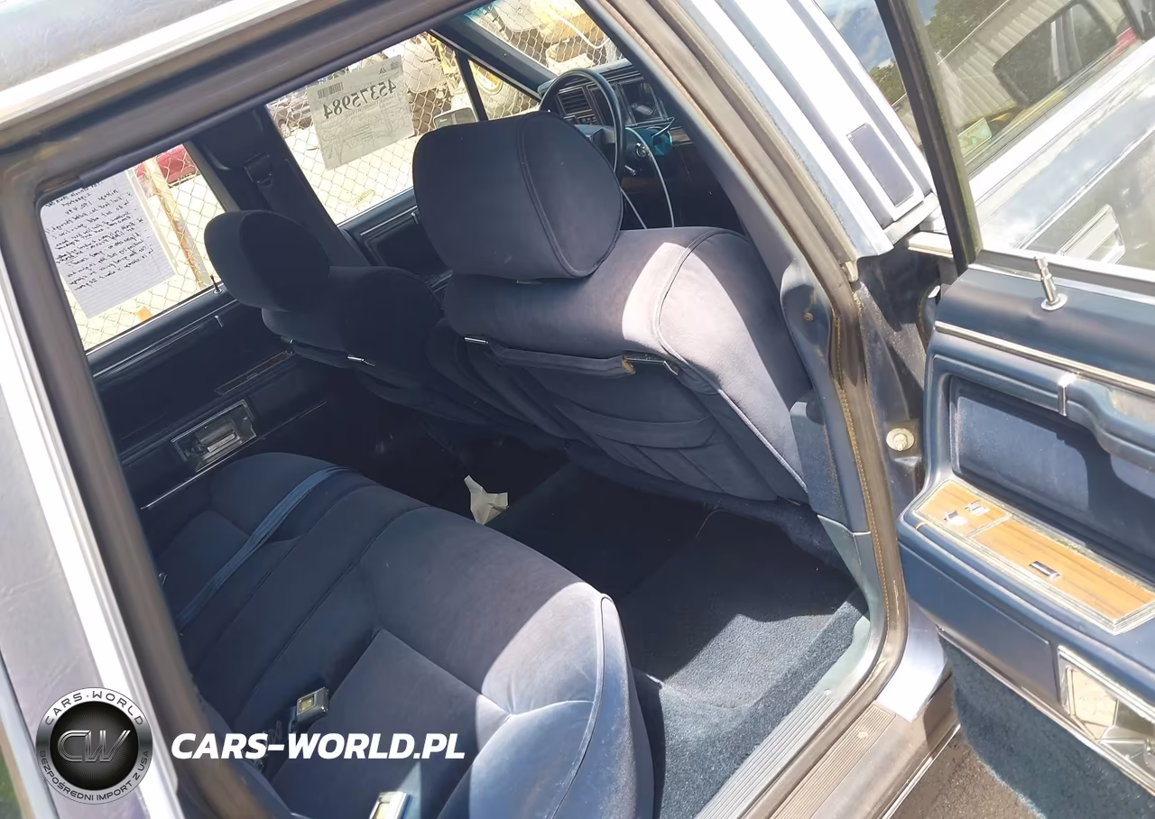 1988 Lincoln Town Car Signature VIN:1LNBM82F1JY725778 - 8